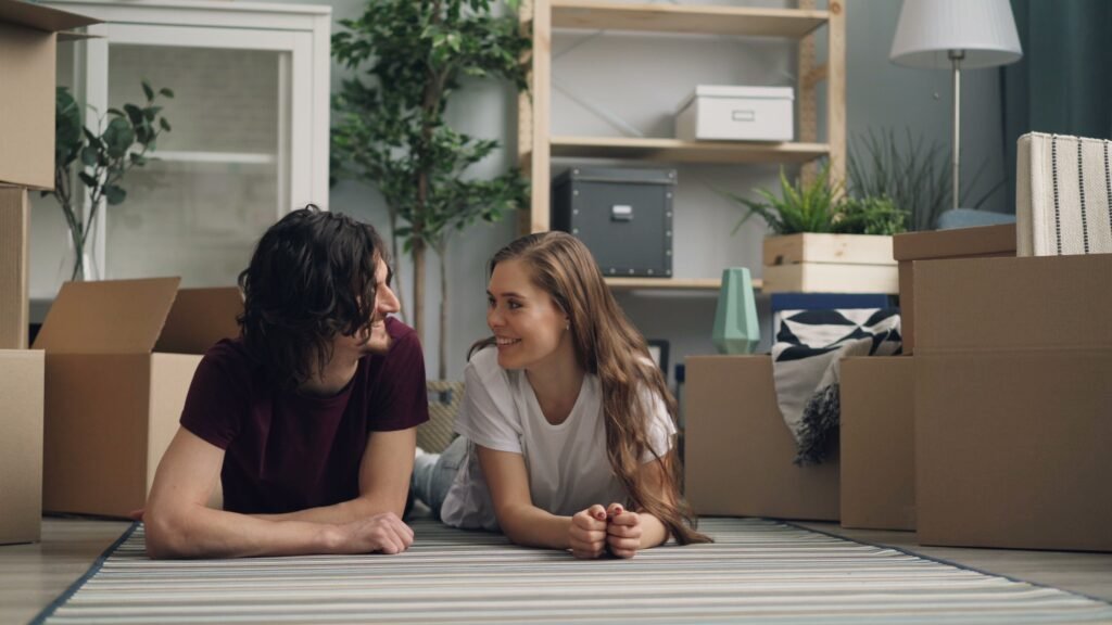 Jóvenes accediendo a su primera vivienda con las ayudas del plan