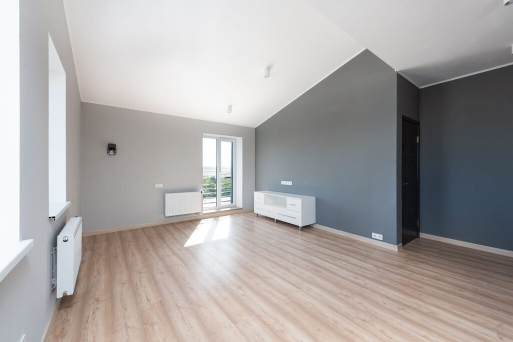 Habitación de una vivienda vacía sin amueblar